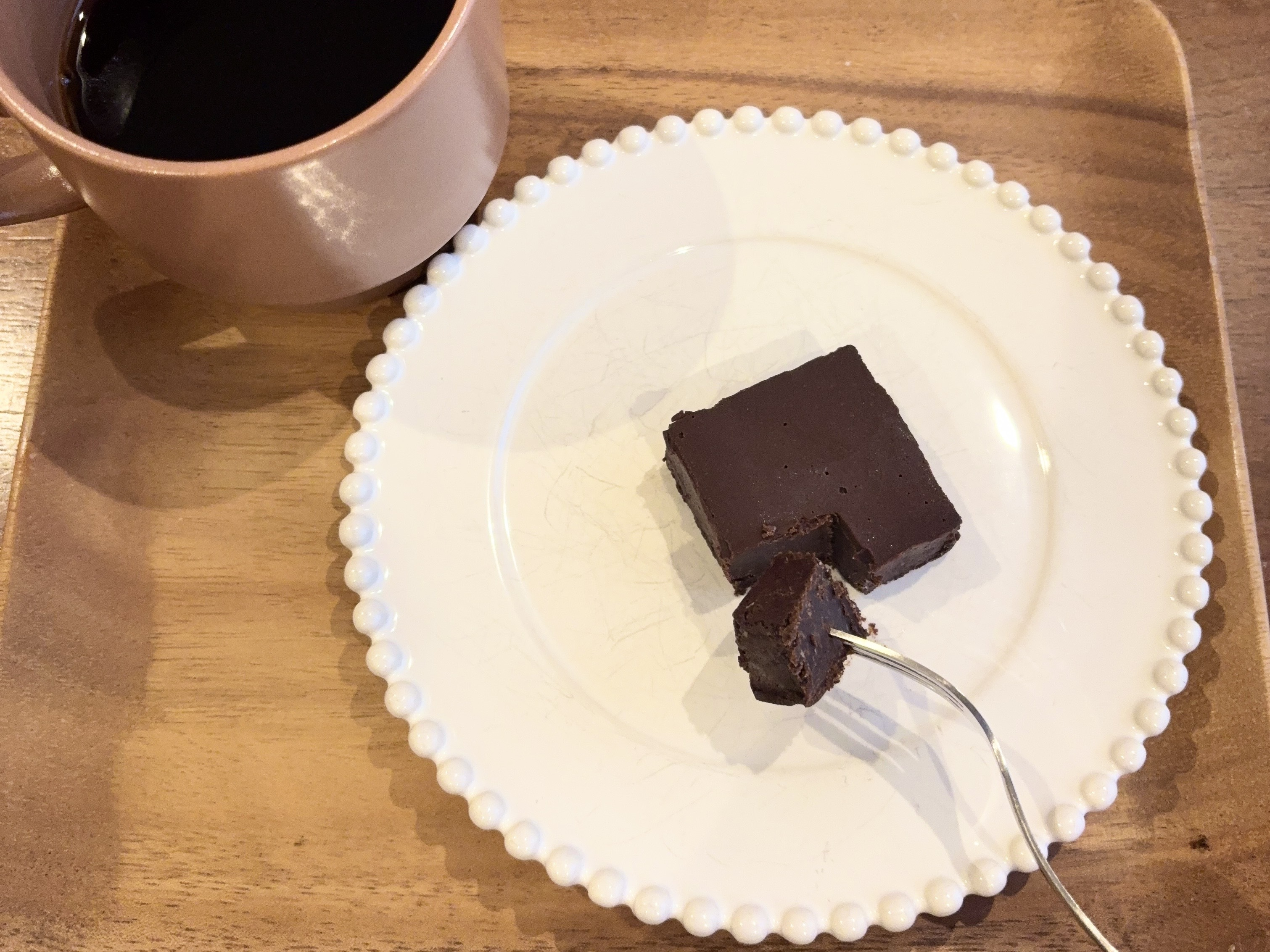 肌寒い今、味わう。ショコラ・カロと深煎りコーヒーの贅沢な組み合わせ
