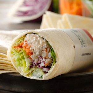 サラダラップ 根菜チキン(380円)