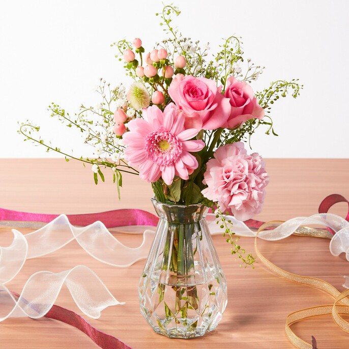 bloomeeギフトのおうちに届く季節のお花（8本ブーケプラン）を贈る